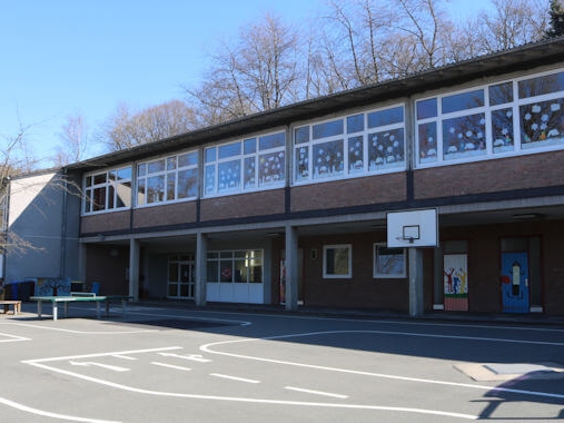 Eine Fotoaufnahme der Grundschule Adolph Kolping in Wehbach